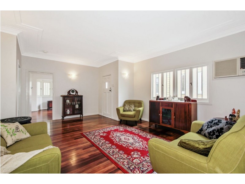 92 Cedar Street, Greenslopes QLD 4120