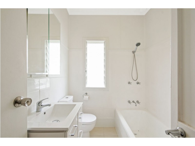 92 Cedar Street, Greenslopes QLD 4120