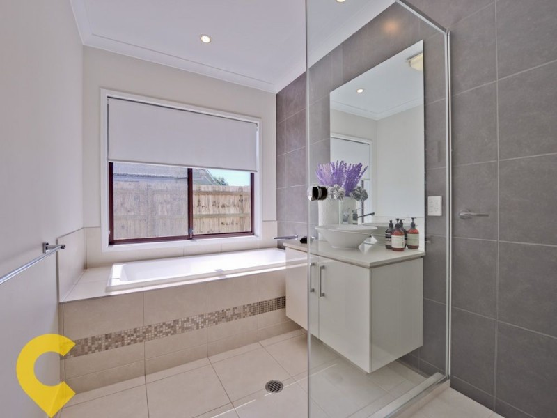 53 Foxwood Cct, Wakerley QLD 4154