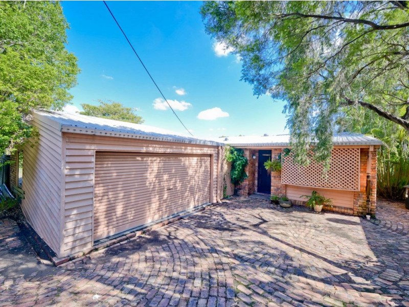 581 Cavendish Road, Coorparoo QLD 4151