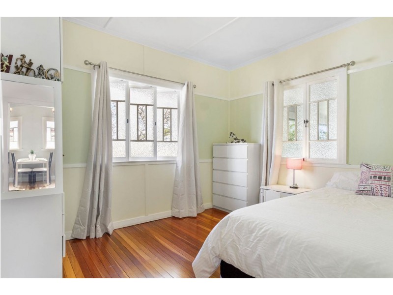 53 Seabreeze Road, Manly West QLD 4179