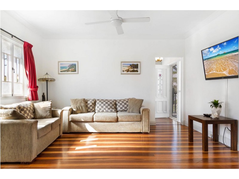 53 Seabreeze Road, Manly West QLD 4179