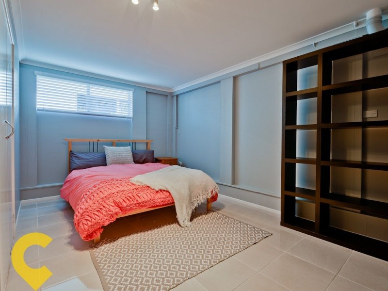 21 Samantha Street, Wynnum West QLD 4178