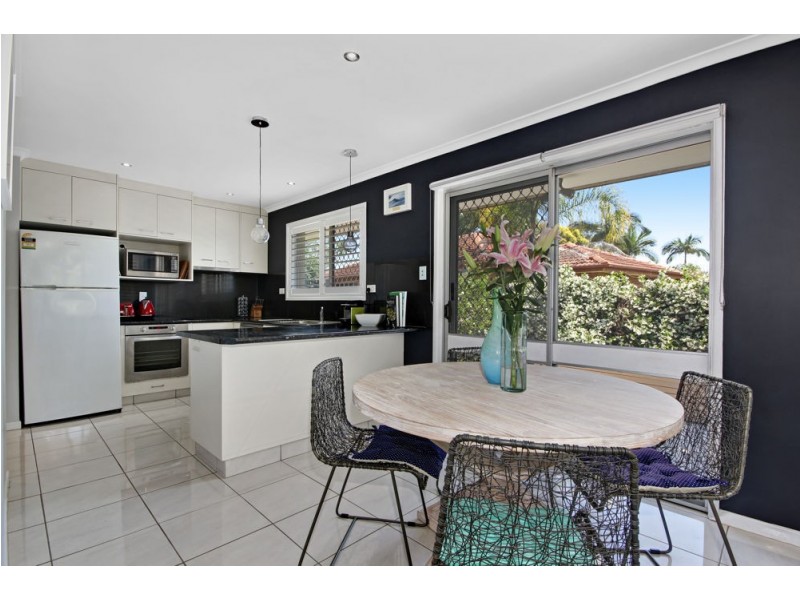 8 Buttercup Street, Mansfield QLD 4122