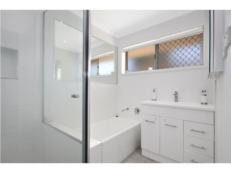 8 Buttercup Street, Mansfield QLD 4122