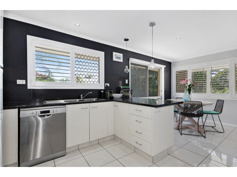 8 Buttercup Street, Mansfield QLD 4122