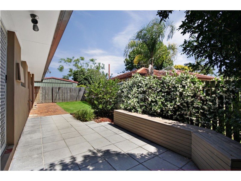 8 Buttercup Street, Mansfield QLD 4122