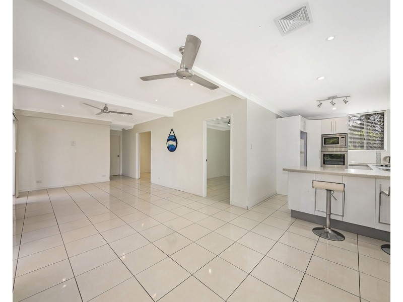 16 Omeo Street, Macgregor QLD 4109