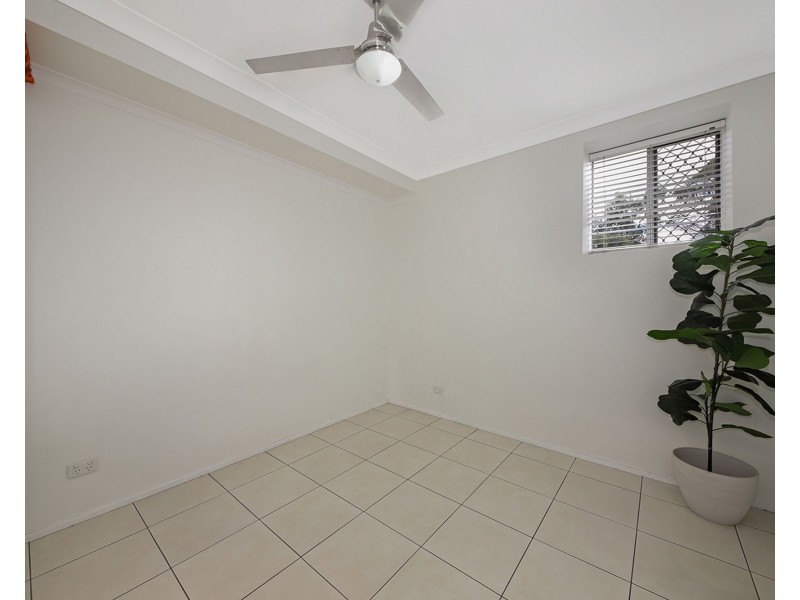 16 Omeo Street, Macgregor QLD 4109