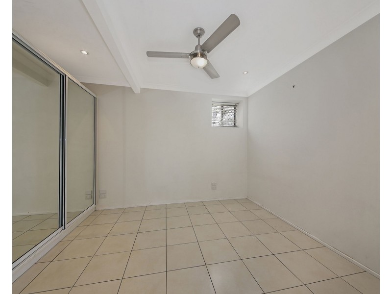 16 Omeo Street, Macgregor QLD 4109