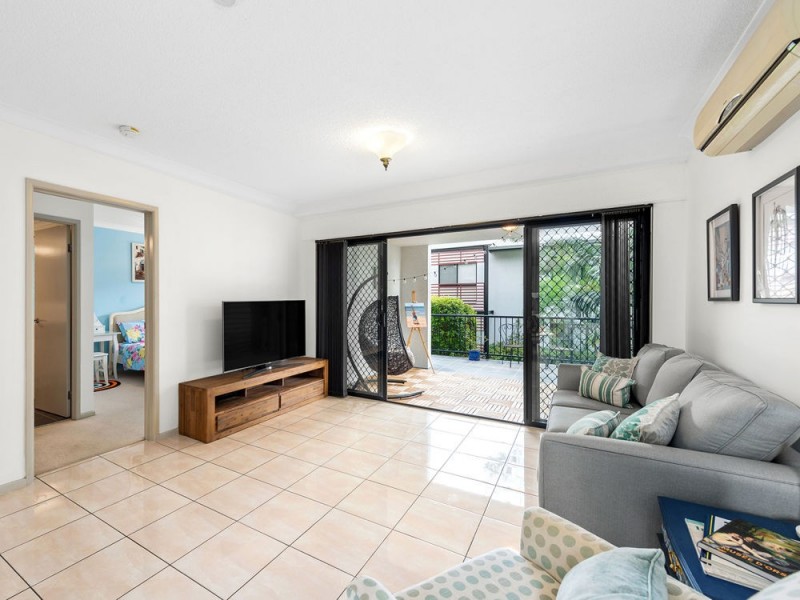 1/11-15 Kitchener Street, Coorparoo QLD 4151