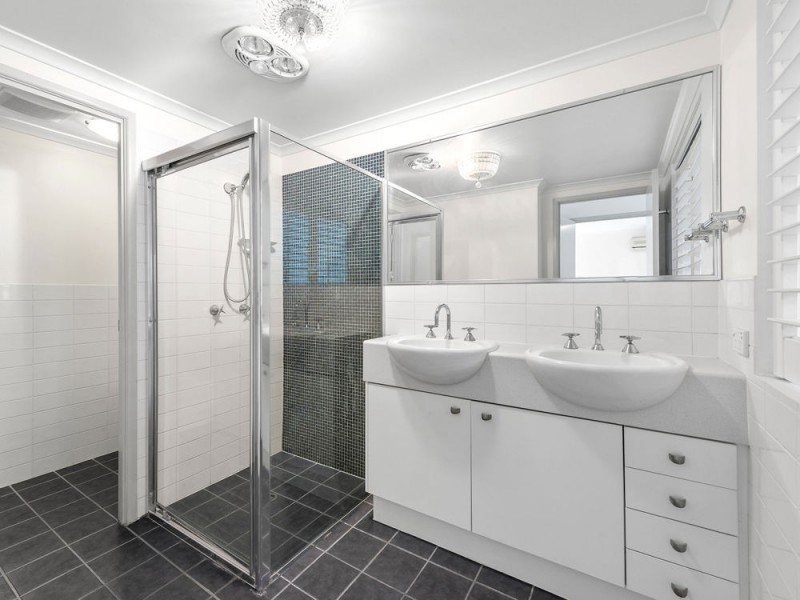 1/11-15 Kitchener Street, Coorparoo QLD 4151