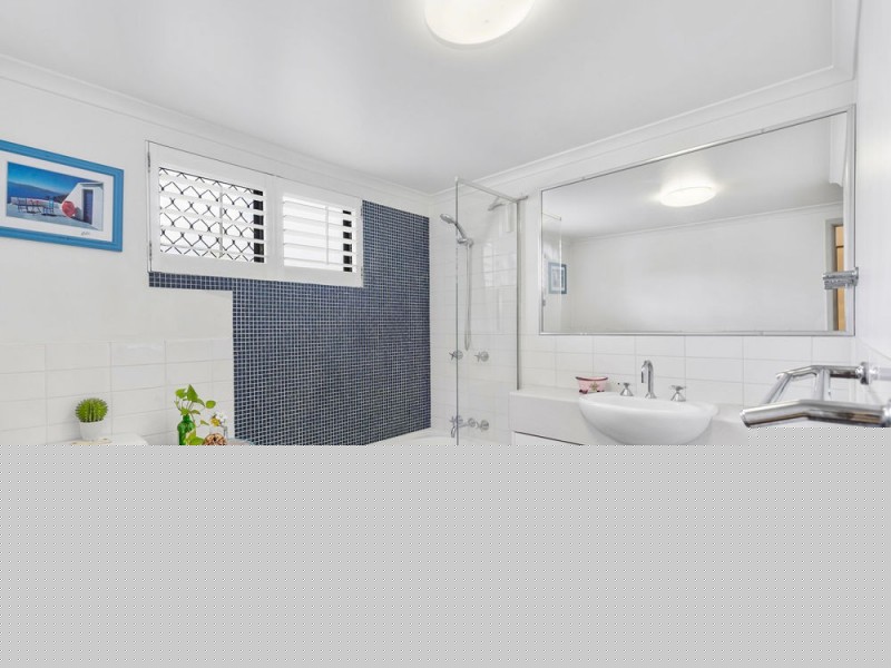 1/11-15 Kitchener Street, Coorparoo QLD 4151