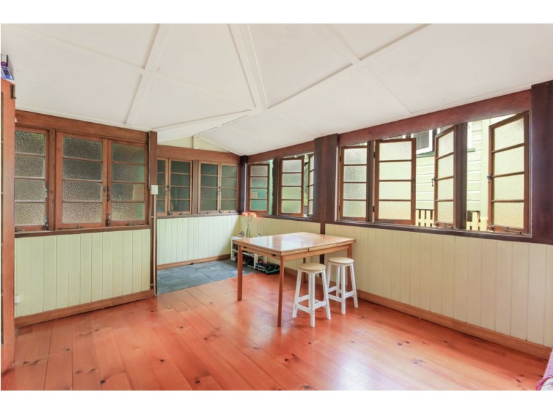 63 Agnew Street, Norman Park QLD 4170