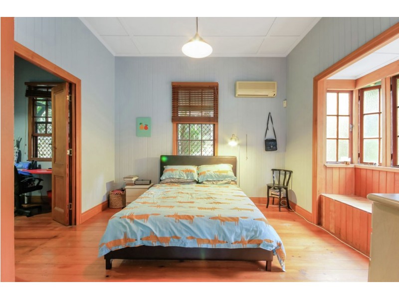 63 Agnew Street, Norman Park QLD 4170