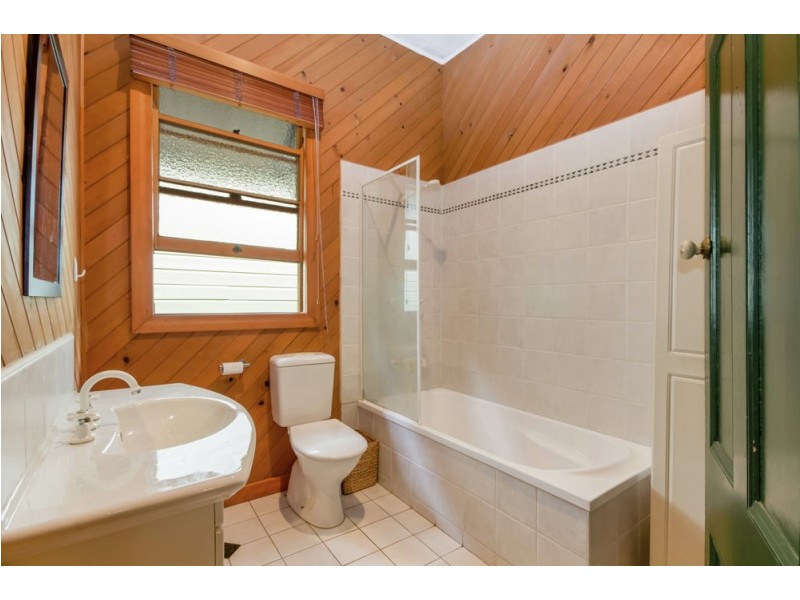 63 Agnew Street, Norman Park QLD 4170