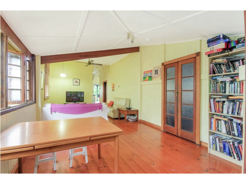 63 Agnew Street, Norman Park QLD 4170