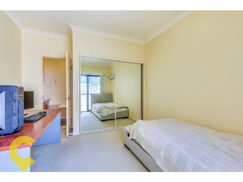 2/101 Sir Fred Schonell Drive, St Lucia QLD 4067