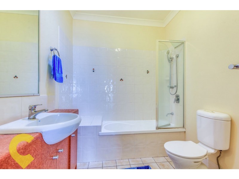 2/101 Sir Fred Schonell Drive, St Lucia QLD 4067