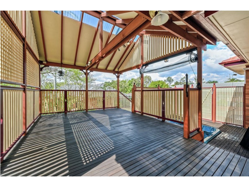 30 Stimpson Street, Fairfield QLD 4103