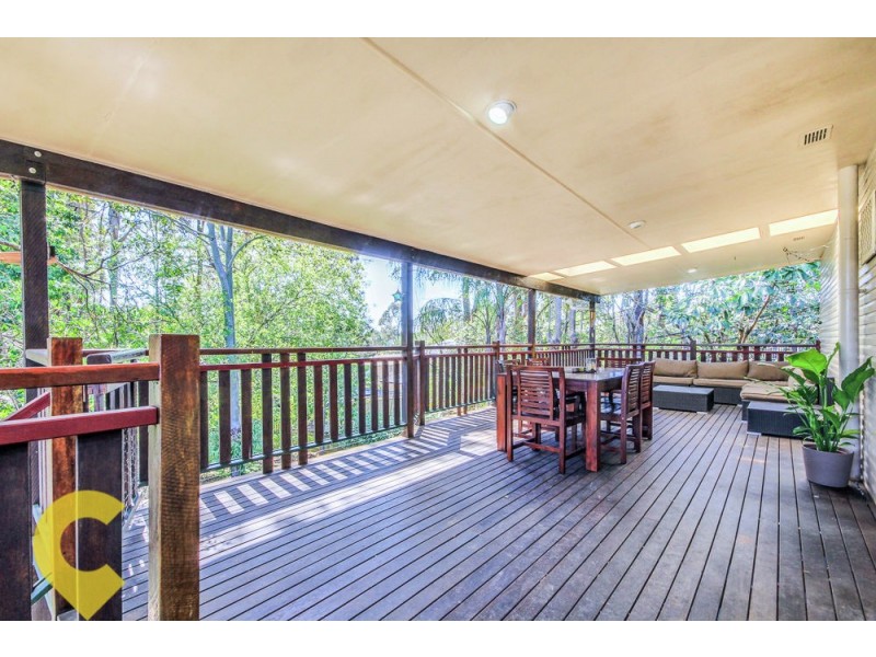 26 David Road, Holland Park QLD 4121