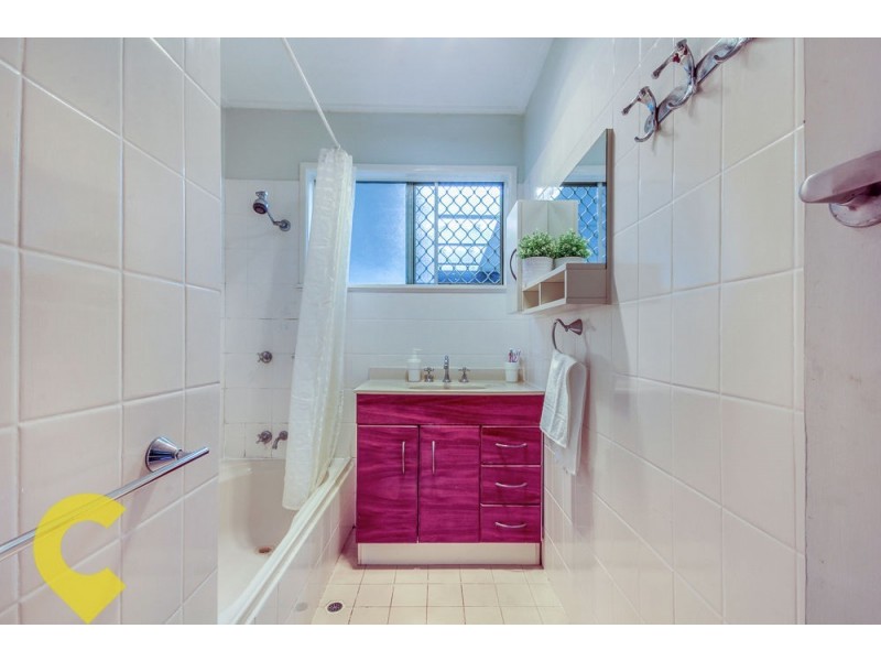 26 David Road, Holland Park QLD 4121