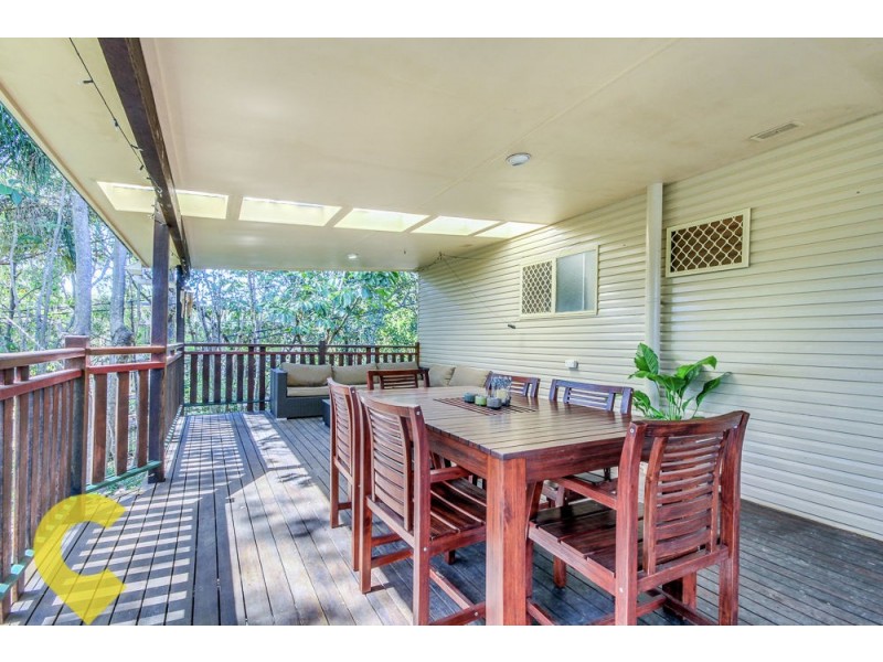 26 David Road, Holland Park QLD 4121