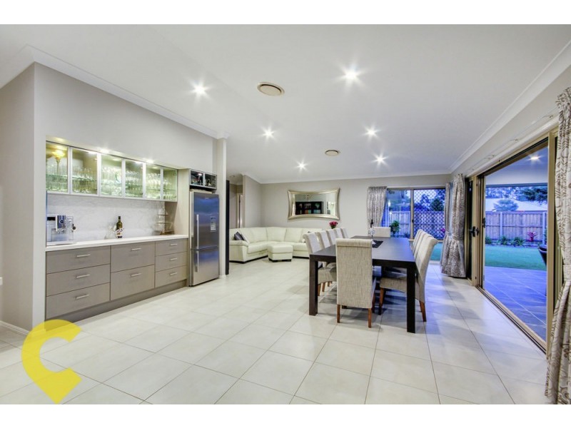 5 Sylvateere Crescent, Wakerley QLD 4154