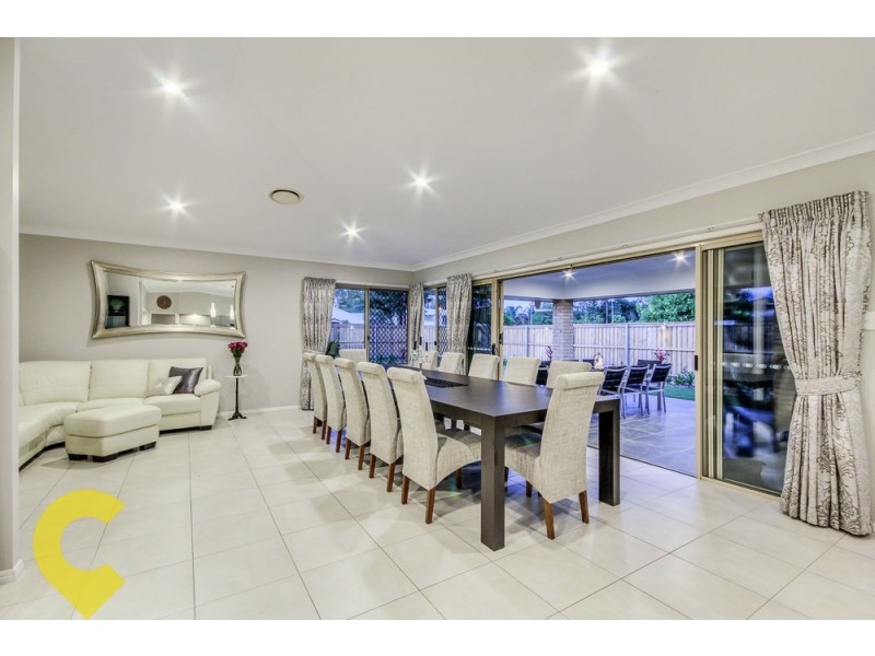 5 Sylvateere Crescent, Wakerley QLD 4154
