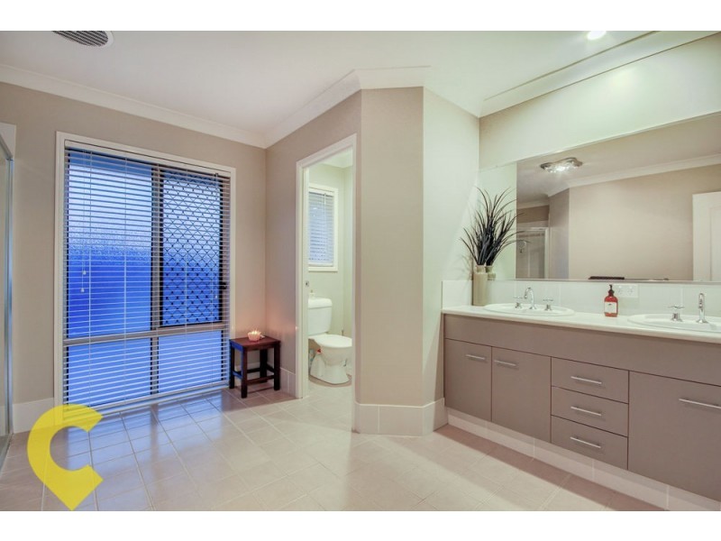 5 Sylvateere Crescent, Wakerley QLD 4154