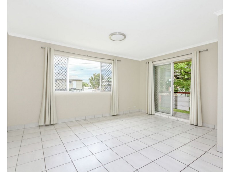 2/10 Bovelles Street, Camp Hill QLD 4152