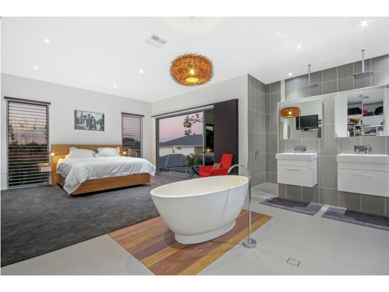 10 Wingfield Street, Annerley QLD 4103