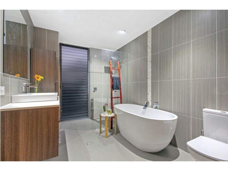 10 Wingfield Street, Annerley QLD 4103