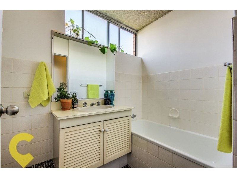 4/235 Cavendish Road, Coorparoo QLD 4151