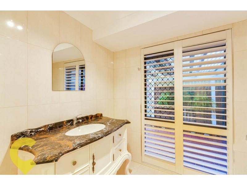 6 Jagarra Place, Sinnamon Park QLD 4073
