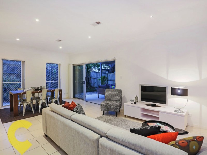 19 City View Road, Camp Hill QLD 4152