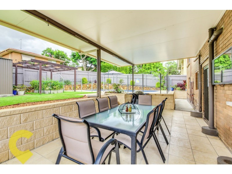 8 Honeysuckle Street, Mansfield QLD 4122