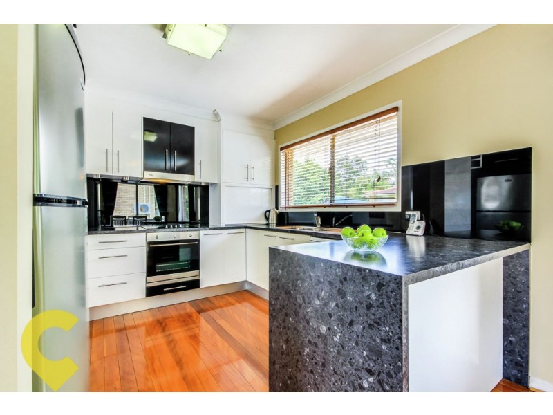 8 Honeysuckle Street, Mansfield QLD 4122