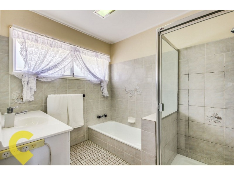 8 Honeysuckle Street, Mansfield QLD 4122