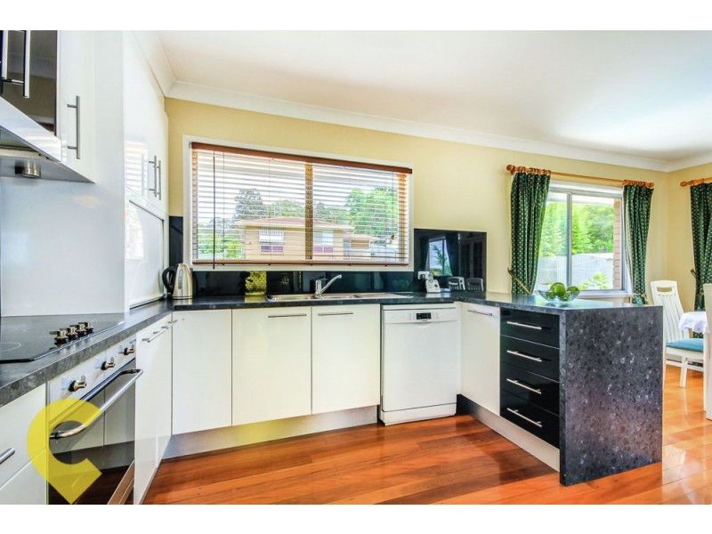 8 Honeysuckle Street, Mansfield QLD 4122