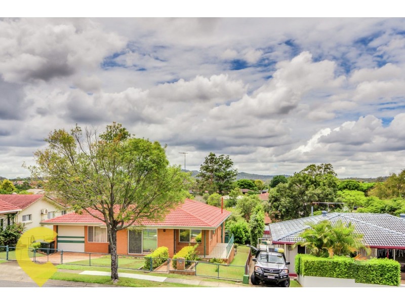 8 Honeysuckle Street, Mansfield QLD 4122