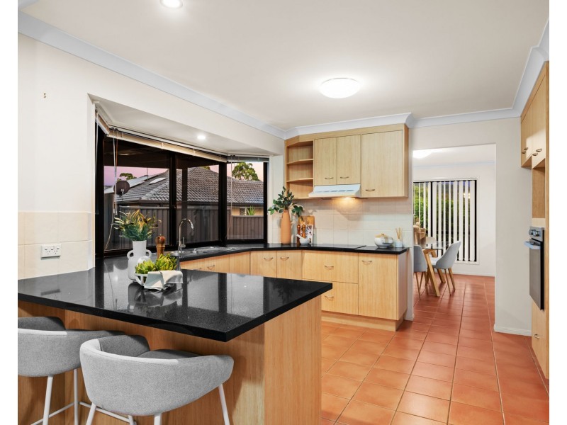 76 Kirra Place, Carindale QLD 4152