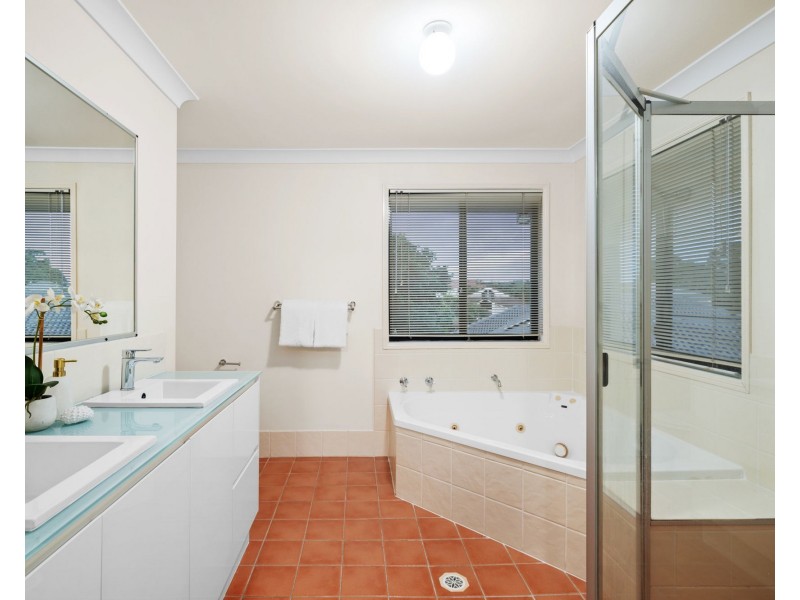 76 Kirra Place, Carindale QLD 4152