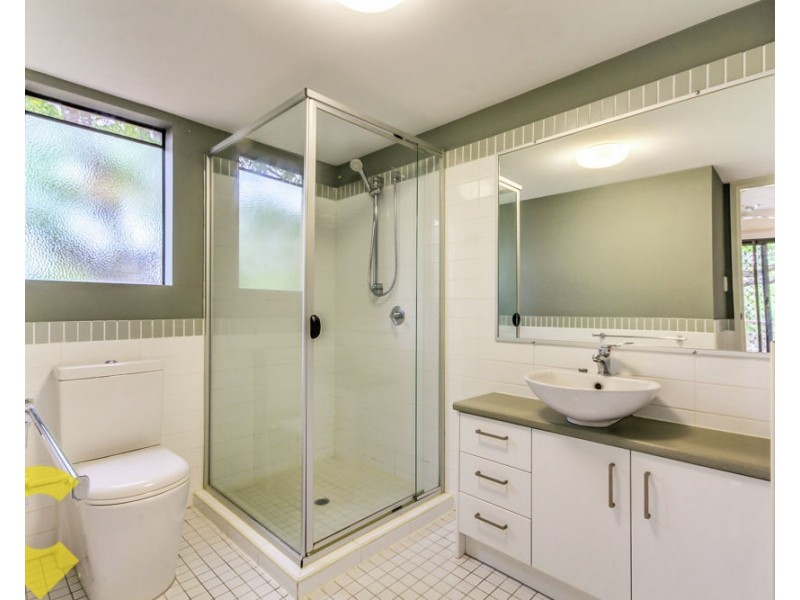 1/65 Park Road, Yeronga QLD 4104