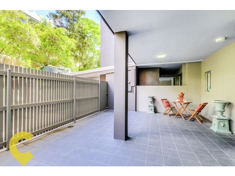 2/57 Gordon Street, Greenslopes QLD 4120