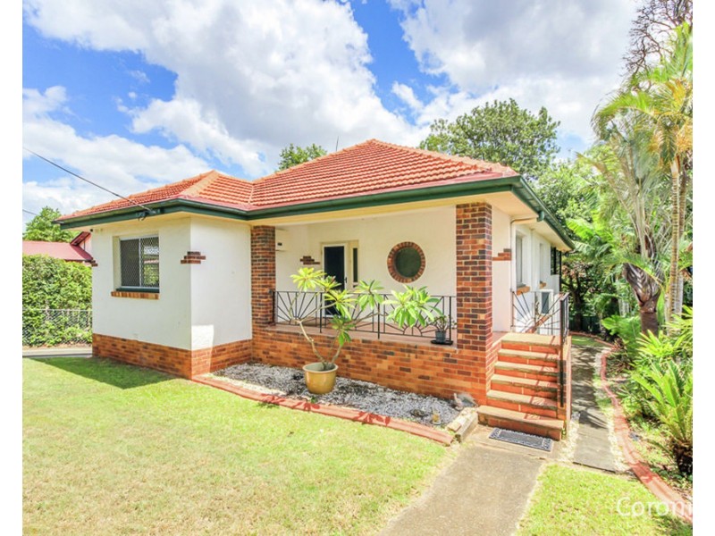 27 Sterculia Ave, Holland Park West QLD 4121