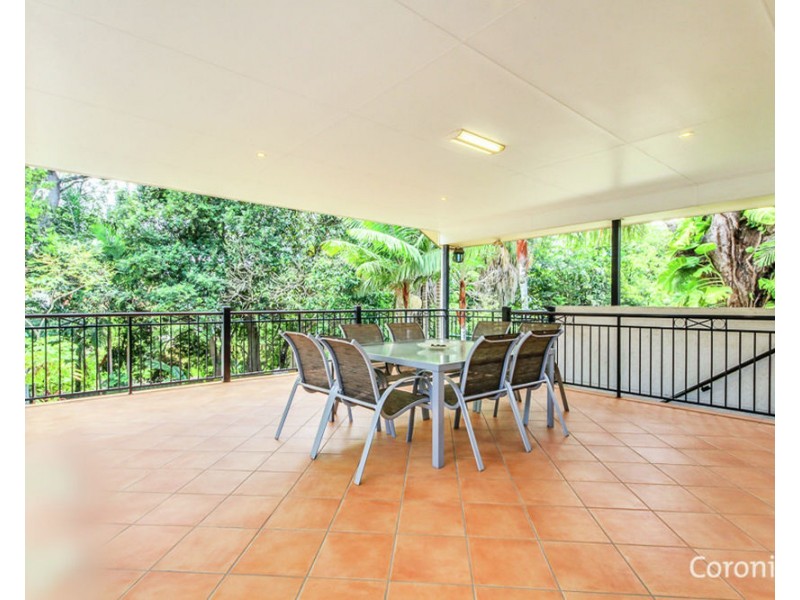 27 Sterculia Ave, Holland Park West QLD 4121