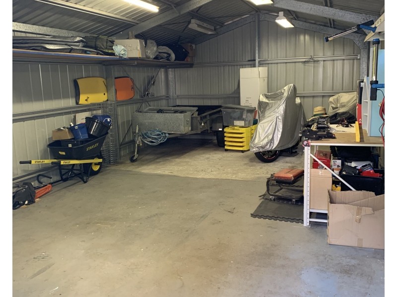 27 Sterculia Ave, Holland Park West QLD 4121