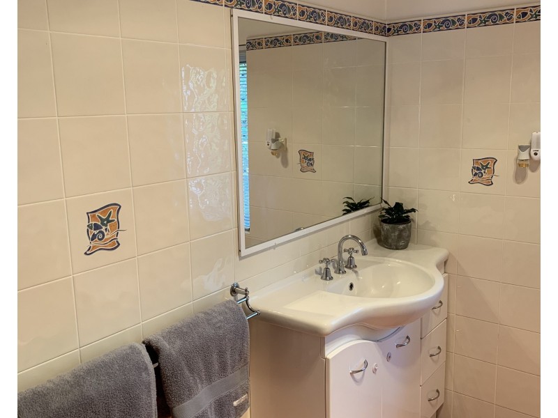 27 Sterculia Ave, Holland Park West QLD 4121