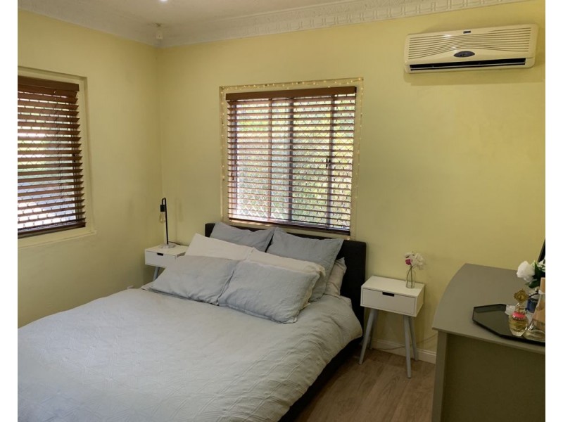 27 Sterculia Ave, Holland Park West QLD 4121